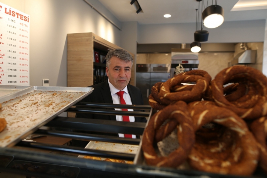 Bursa’da 100 gram simit 2 lira 25 kuruş oldu