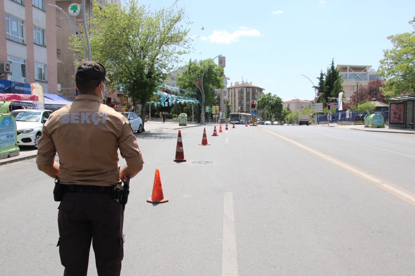 Kısıtlama denetimleri bayramın ilk gününde de devam ediyor