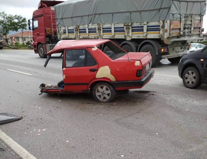 İkiye bölünen araçtan sağ çıktı