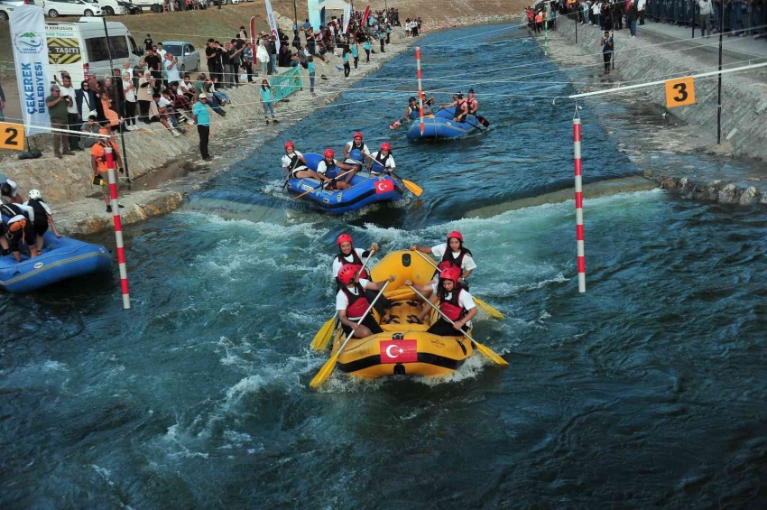 Cumhurbaşkanı Yardımcısı Oktay ve Bakan Kirişci, rafting yaptı