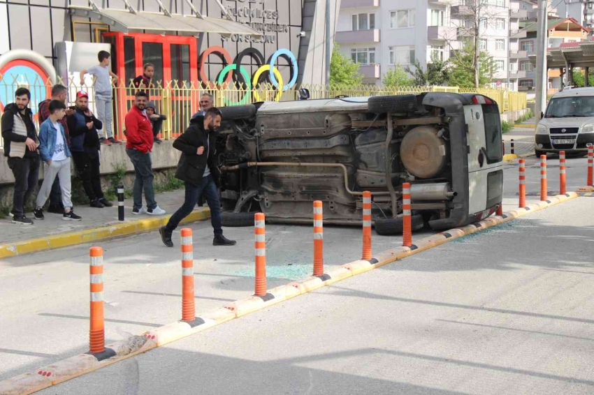 16 yaşındaki sürücünün kullandığı araç devrildi: 2 yaralı