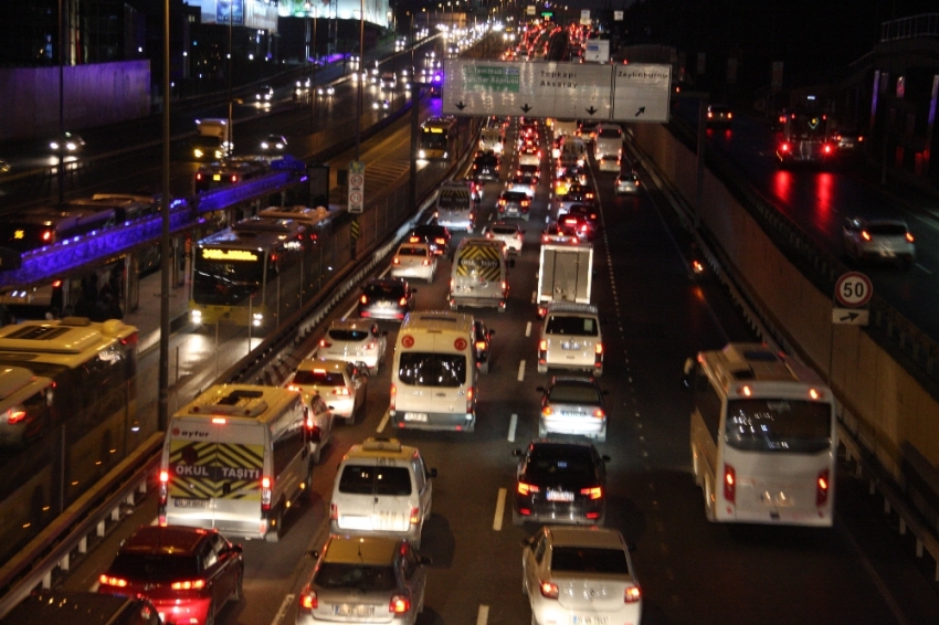 Yarıyıl tatili bitti, trafik geri geldi