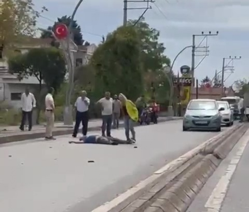 Kaldırımdaki direğe çarpan motosiklet sürücüsü hayatını kaybetti