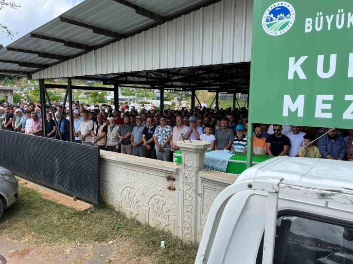 Acı kazada hayatını kaybeden genç son yolculuğuna uğurlandı
