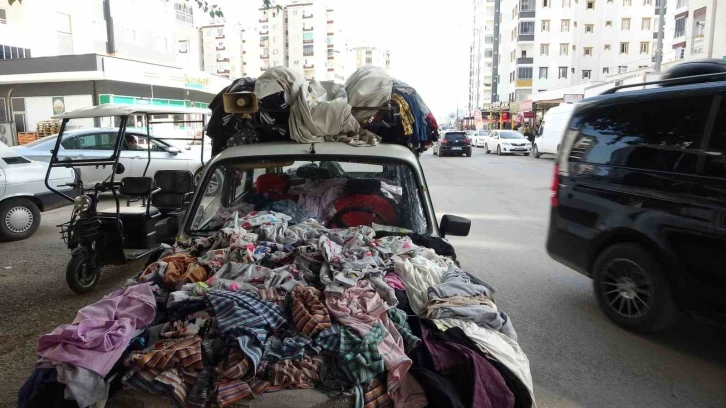 Adana’da gezen mağazaya bakan bir daha bakıyor
