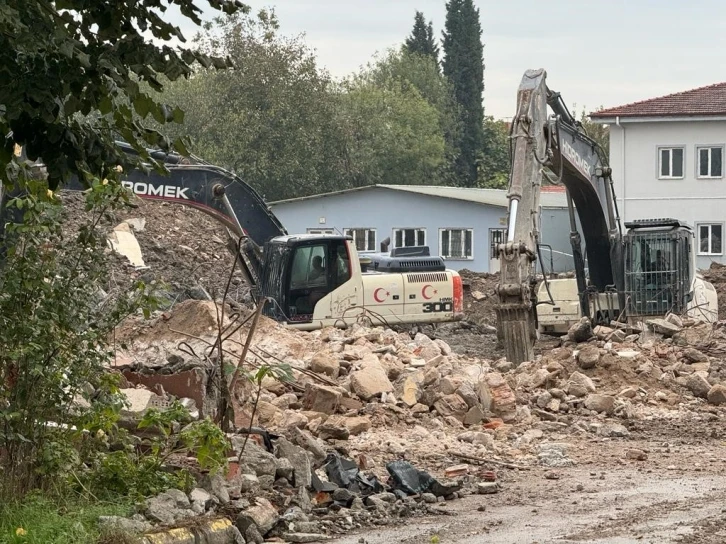 Adil Öksüz’ün görev yaptığı o bina tamamen yıkıldı
