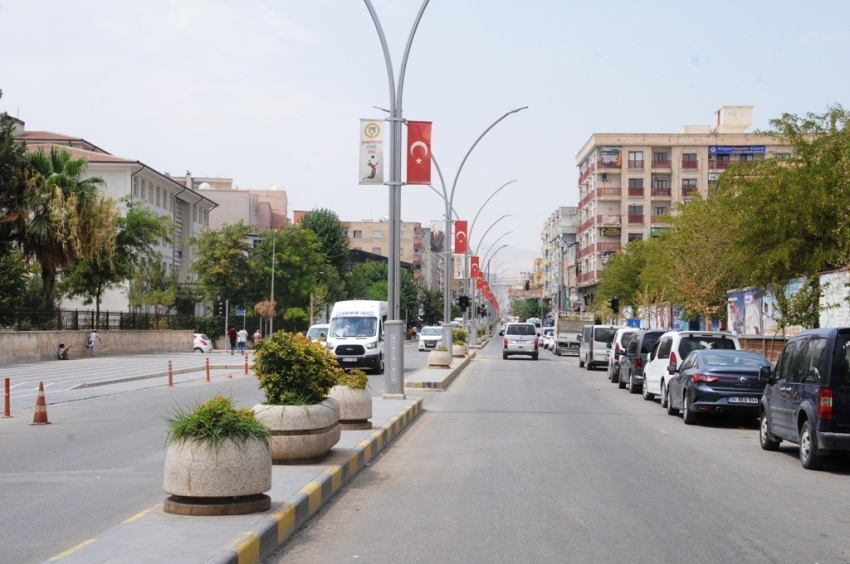 Sıcaklık 50 dereceye kadar çıkınca vatandaş evlere kapandı