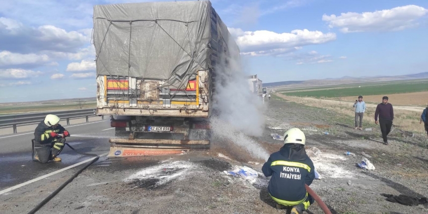 Tırın dorsesinde çıkan yangın büyümeden söndürüldü