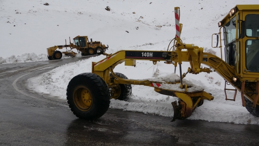 Van’da, karayollarının kar mesaisi başladı