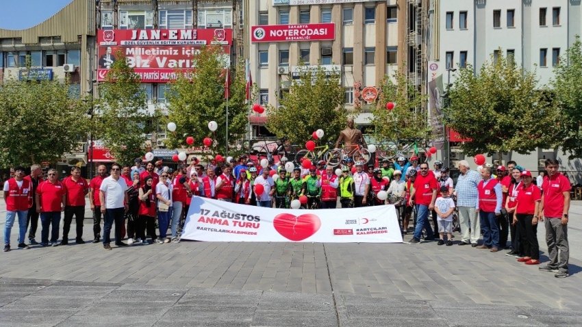 Pedallar deprem şehitleri için çevrildi