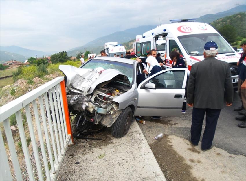  Trafik kazası 1 kişi öldü, 3 kişi yaralandı