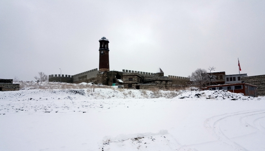 Erzurum ve Kars eksi 19’u gördü