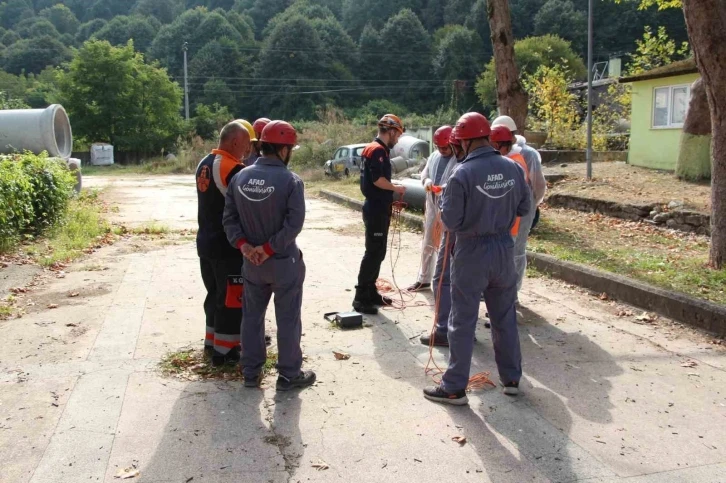 AFAD arama kurtarma eğitimlerini sürdürüyor
