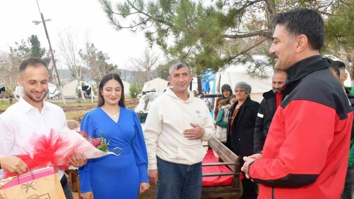 AFAD Koordinatörü Vali Tekbıyıkoğlu, depremzede gence kız istedi
