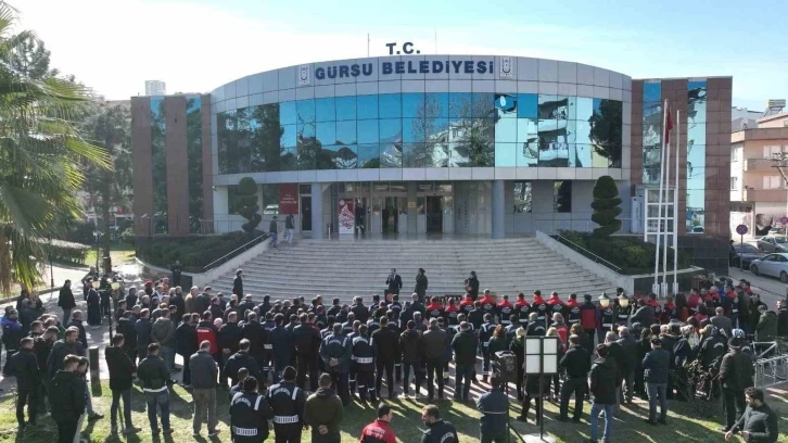 Afete koşan Gürsu ekipleri ilçeye döndü