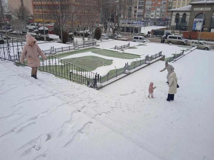 Afyonkarahisar’da kar yağışı etkili oldu
