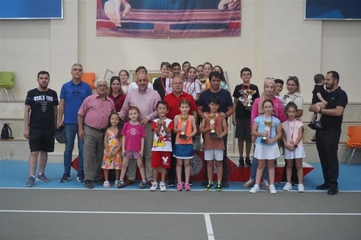 Afyonkarahisar’da tenis turnuvaları tamamlandı
