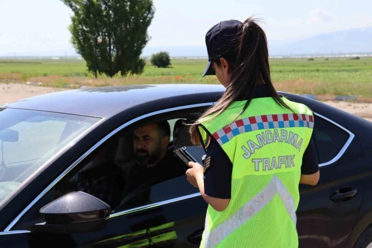 Ağrı’da Kurban Bayramı trafiğinde yoğun denetim ve kontroller devam ediyor
