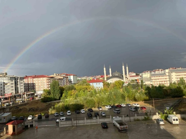 Ağrı’da yağmur sonrası gökkuşağı mest etti
