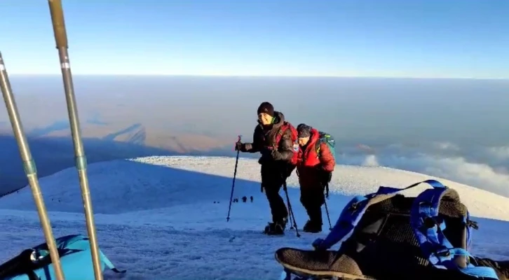 Ağrı Dağı turistleri ağırlamaya devam ediyor
