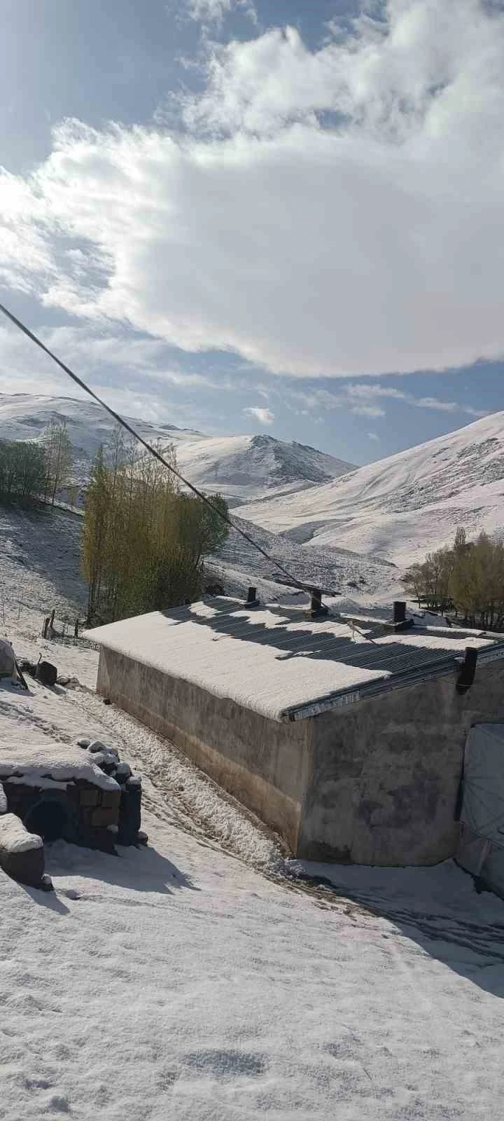 Ağrı’nın yüksek kesimleri Mayıs ayında karla kaplandı
