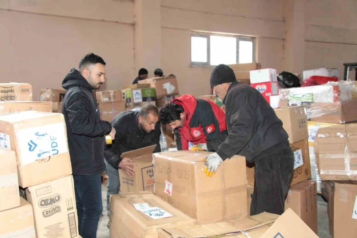 Ağrılılar depremzedeler için tek yürek oldu
