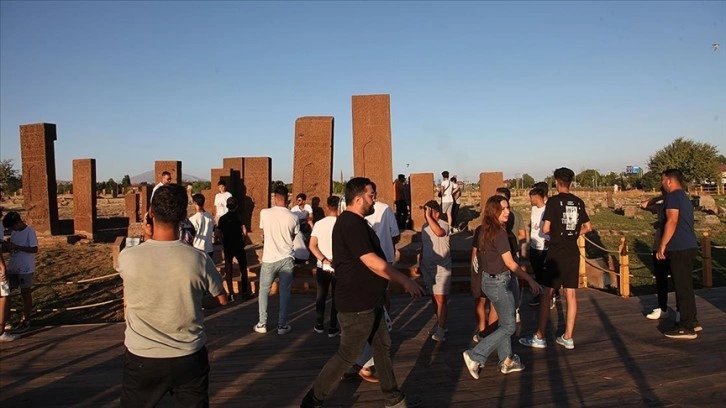 Ahlat Selçuklu Meydan Mezarlığı'nda Malazgirt Zaferi yoğunluğu