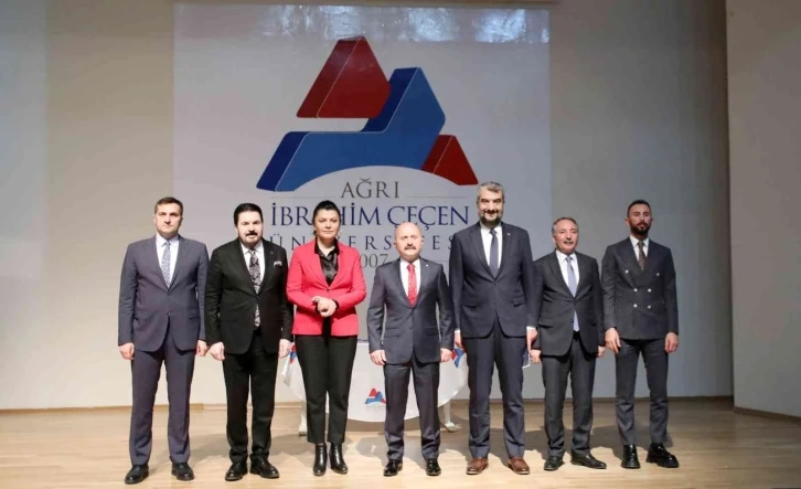 AİÇÜ’de “Türkiye Yüzyılı Gençlik ve Üretim Stratejisi” konferansı düzenlendi
