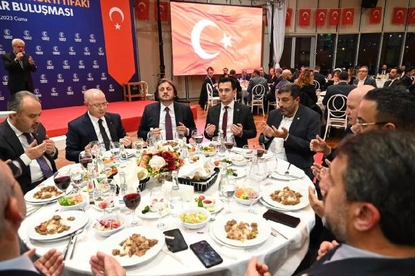  AK Parti Bursa İl Başkanlığı, Cumhur İttifakı İl başkanları ve avukatları iftarda buluşturdu