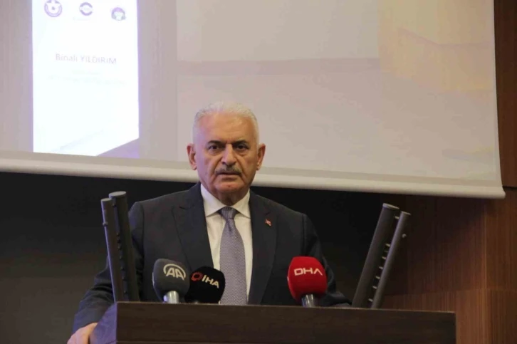 AK Parti Genel Başkan Vekili Binali Yıldırım, İZTO’da toplantıya katıldı
