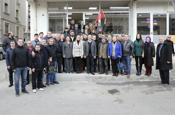 AK Parti İzmir, 30 ilçede eş zamanlı sahada
