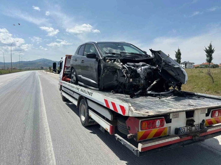 AK Parti’li belediye başkanının aracı tırla çapıştı, feci kaza anı kameraya yansıdı
