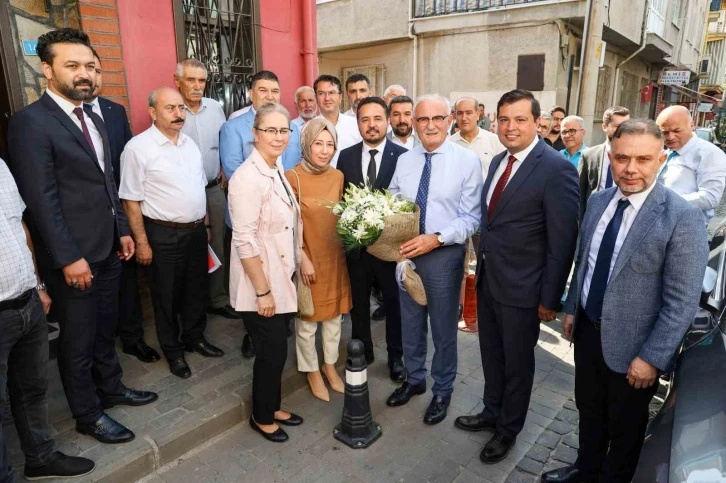 AK Partili Yılmaz: "Biz işimize bakıyoruz, onlar birbirleriyle uğraşa dursunlar"
