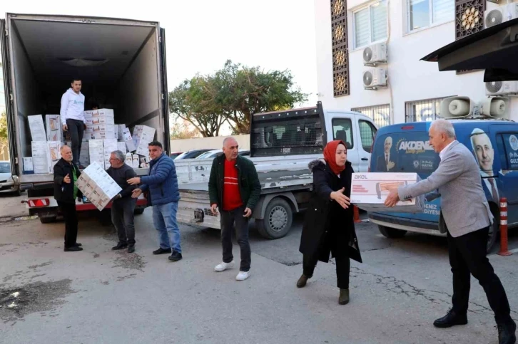 Akdeniz Belediyesi deprem bölgesine yardım seferberliğini sürdürüyor