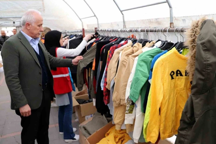 Akdeniz Belediyesi ’Giysi Market’ kurdu