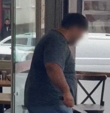 Akli dengesi yerinde olmayan adam annesini darp etti, polise bıçak çekti