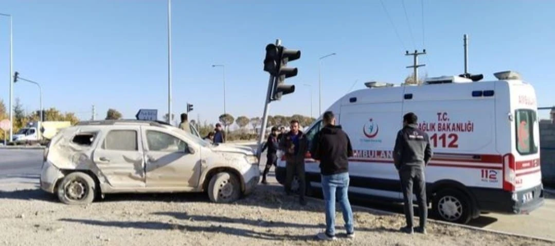 Aksaray’da tır ile otomobil çarpıştı: 2 yaralı
