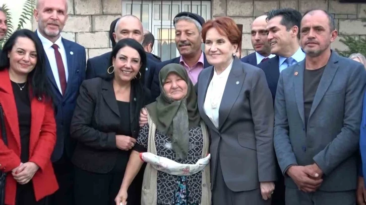 Akşener, gözleme yapan kadınlarla buluştu