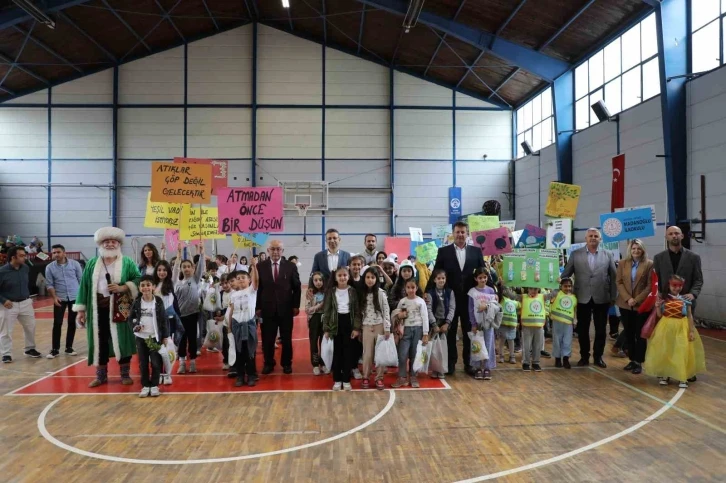 Akyazı’da çocuklar çevre bilincini eğlenerek öğrendi
