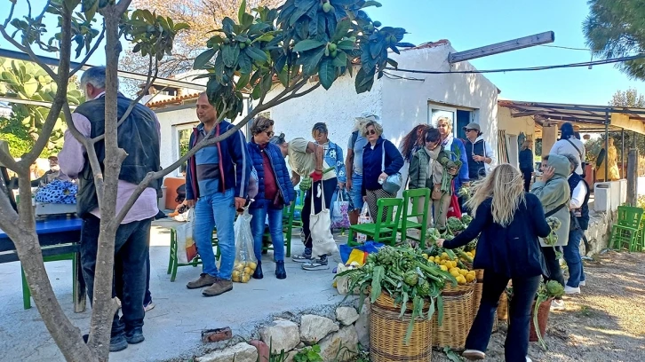 Alaçatı Gıda Topluluğu üretici ile tüketiciyi buluşturuyor
