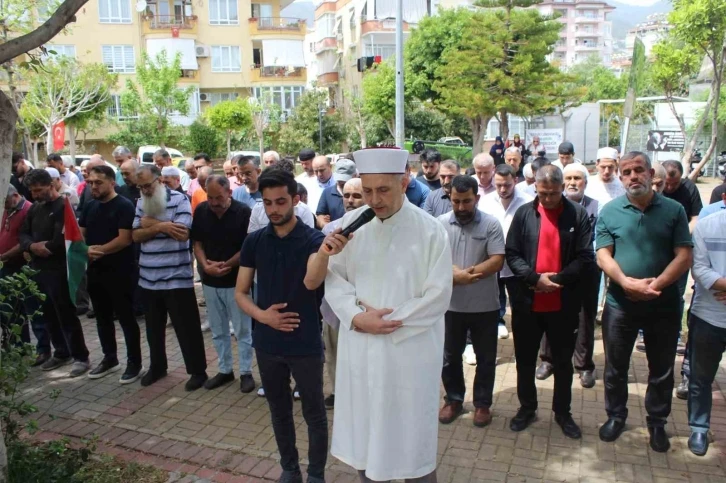 Alanya’da Gazze’de hayatını kaybeden Müslümanlar için gıyabi cenaze namazı kılındı
