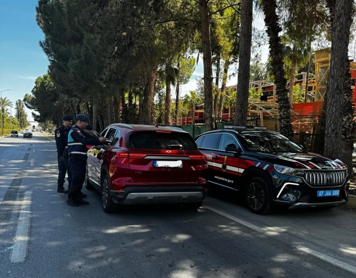 Alanya’da jandarmadan sürücülere güvenli sürüş uyarısı
