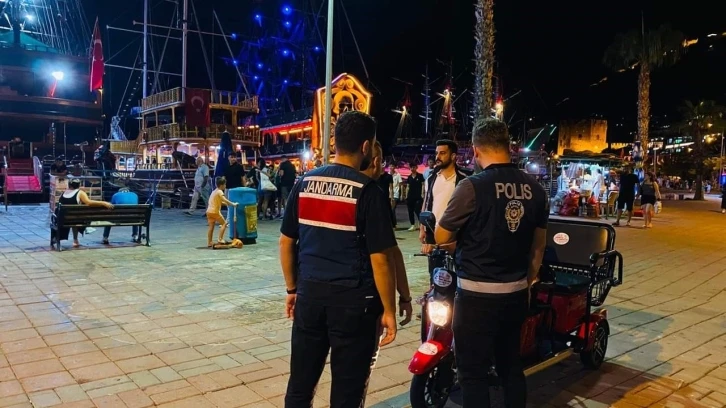 Alanya’da motosiklet sürücülerine ceza yağdı
