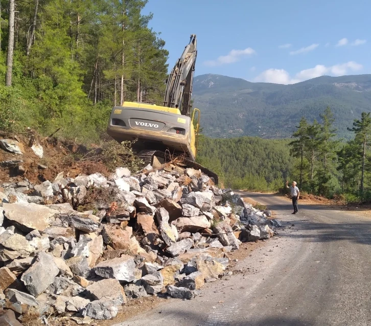 Alanya’da yayla yollarına bakım onarım
