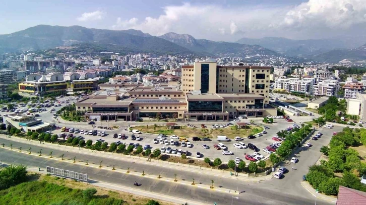 Alanya Eğitim ve Araştırma Hastanesi’nde 2023 yılında 1 milyon 636 bin 683 kişiye sağlık hizmeti verildi
