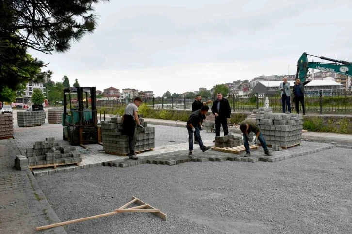 Alaplı’da kilit parke çalışmaları başladı
