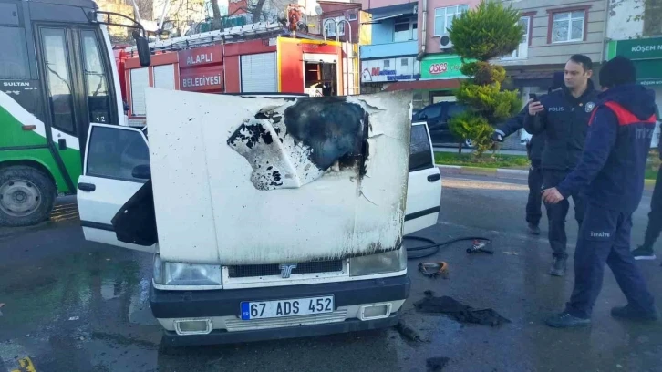 Alaplı’da park halinde otomobil yandı
