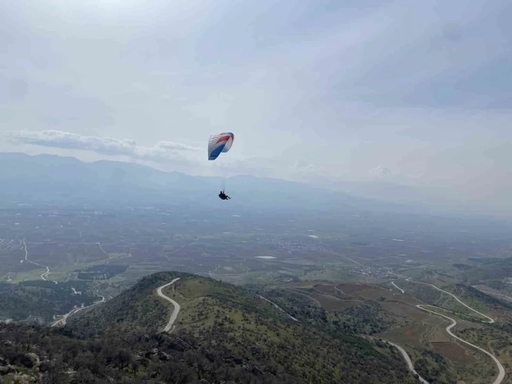 Alaşehir’de yamaç paraşütü pisti tam not aldı
