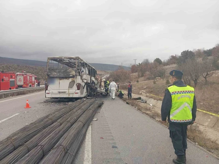 Alev alev yanan otobüste hayatını kaybedenlerin kimlikleri belli oldu
