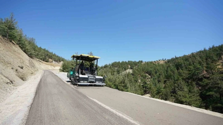 Ali Kayası’na ulaşım sağlayan yol asfaltlanıyor
